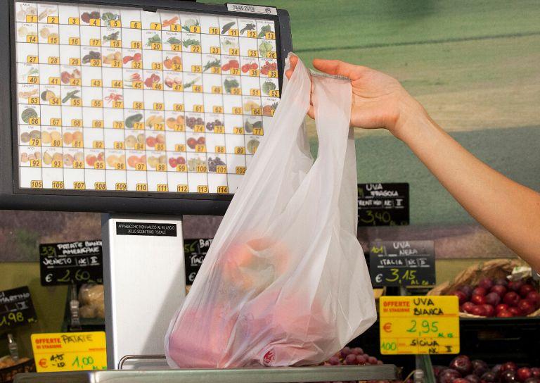 Sacchetti Bio: impazza la polemica, il punto di FOOD.